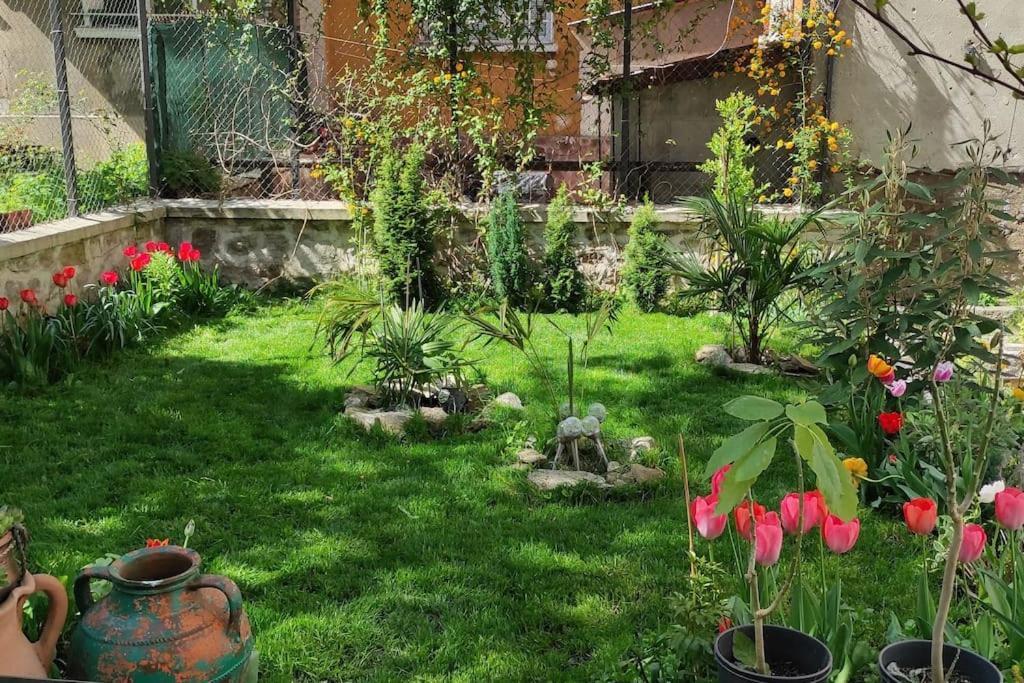 A Lovely 2 Bedroom Apartment In The Heart Of Sofia Exteriör bild